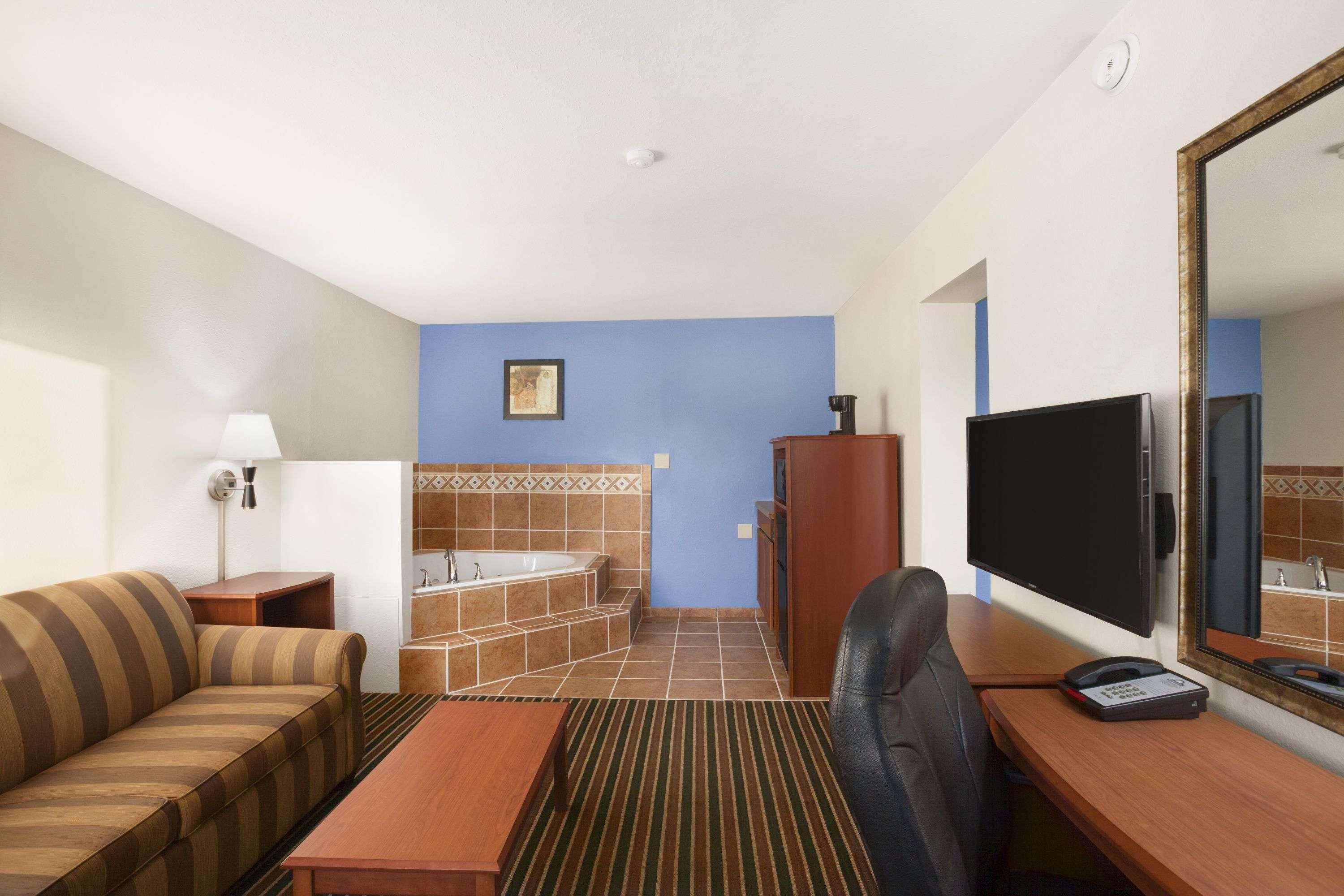 Days Inn By Wyndham Champaign/Urbana Zewnętrze zdjęcie