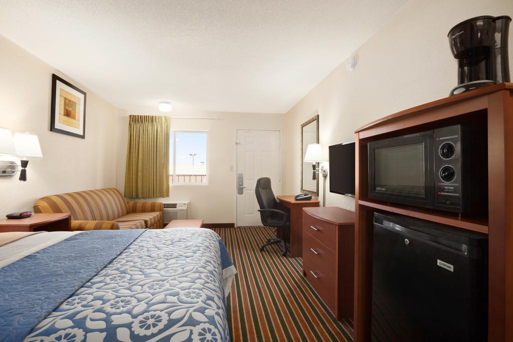 Days Inn By Wyndham Champaign/Urbana Zewnętrze zdjęcie